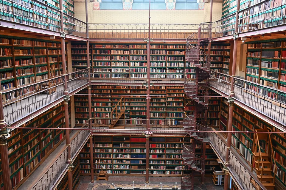Galerias de livros na Biblioteca Cuypers do Rijksmuseum