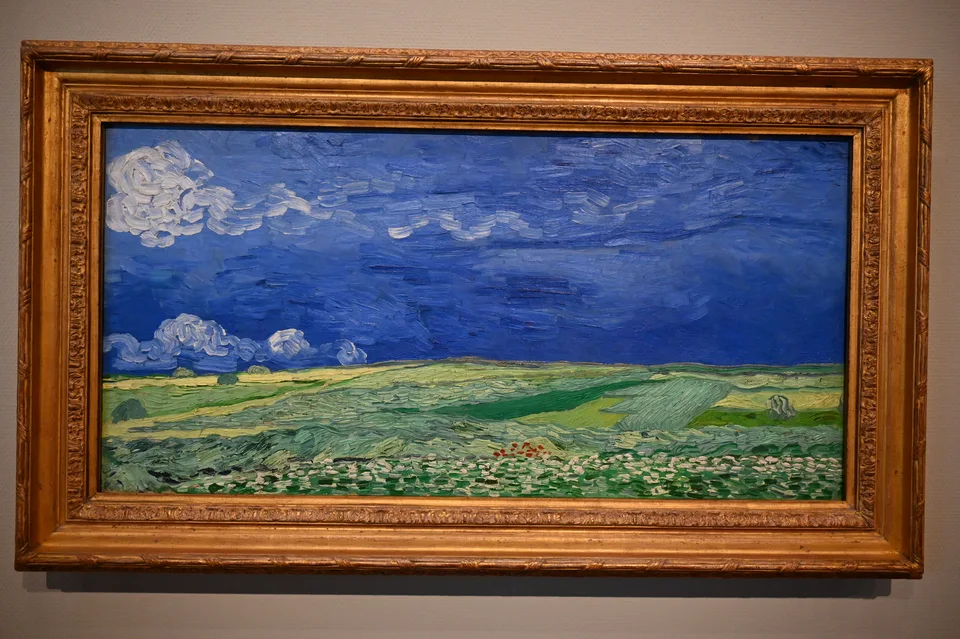 Campo de trigo sob nuvens de tempestade, de Van Gogh, em sua moldura