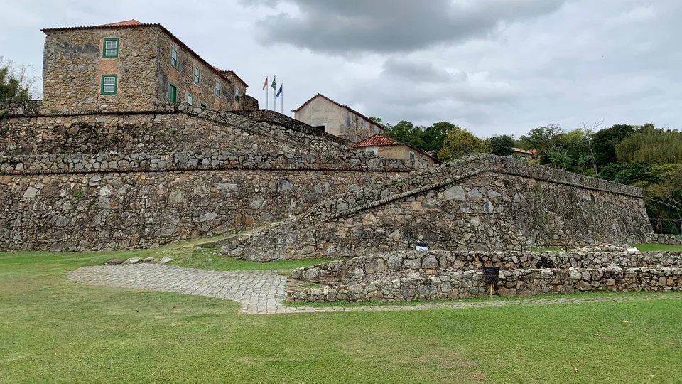 Stone ramparts and lawn at São José da Ponta Grossa fortress