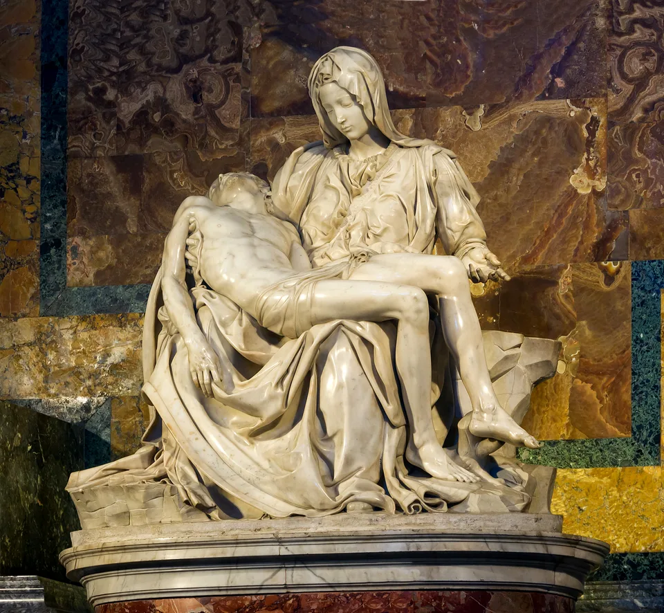 A Pietà de mármore de Michelangelo, com Maria segurando o corpo de Jesus